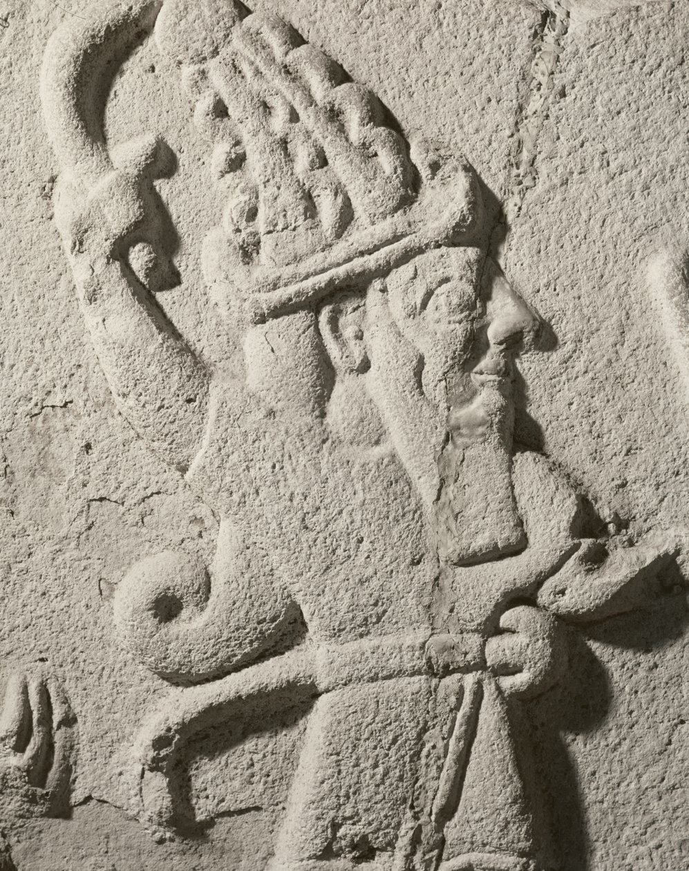 Rei Sulumeli derramando uma libação com um deus, detalhe do deus de Syrian Syrian
