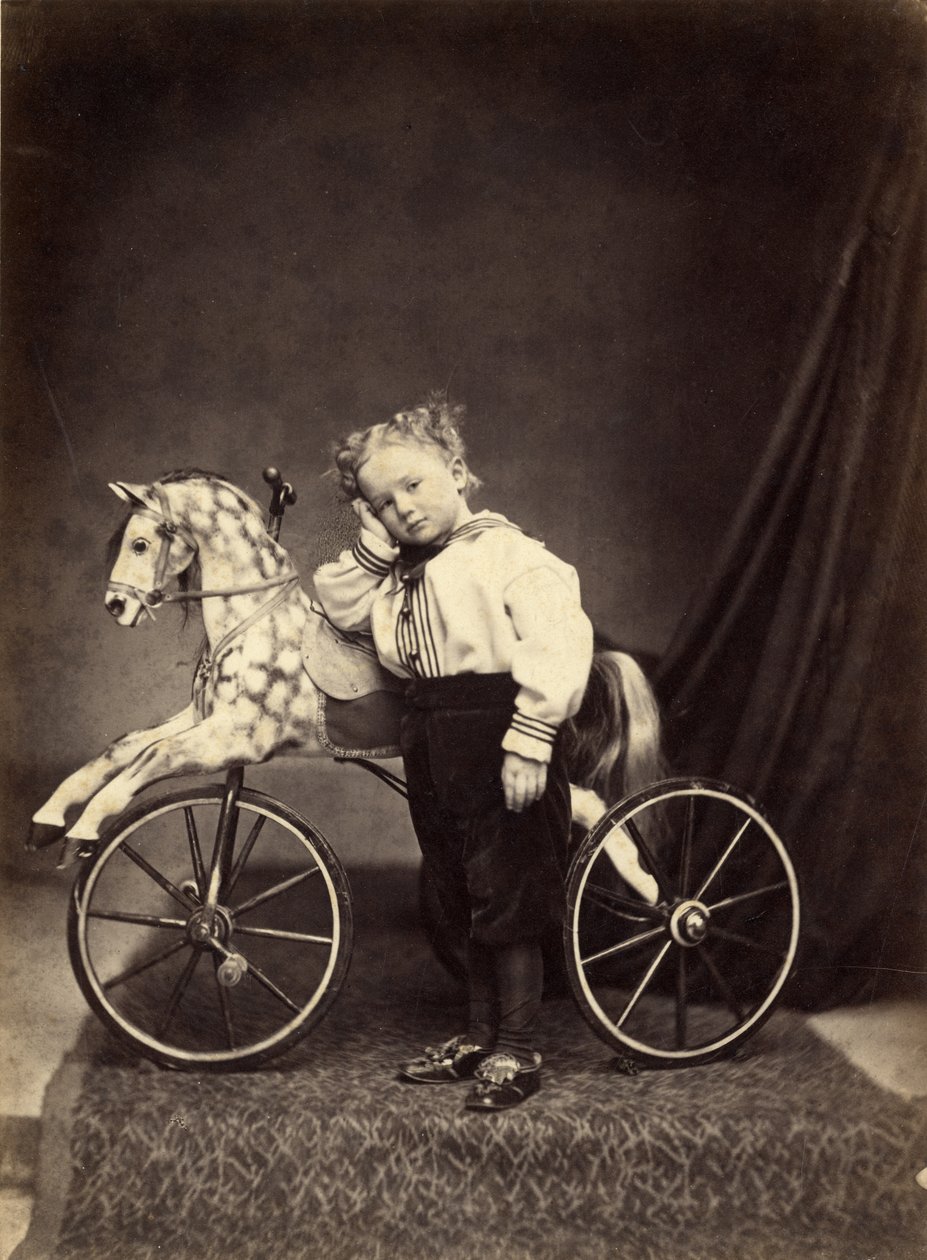 Menino jovem, ficar, ao lado, seu, cavalo, montado, como, um, triciclo, 1860s, (albumen, impressão) de T. Seed