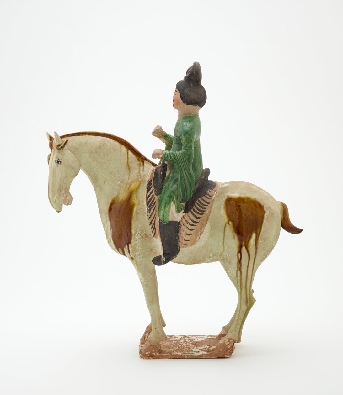 Homem a cavalo, dinastia Tang, c.700-750 (louça de barro com esmalte de chumbo-silicato e detalhes pintados) de Tang Dynasty Chinese School