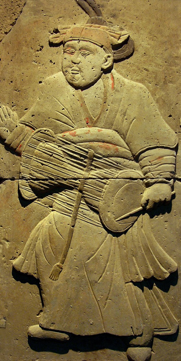 Terracota estela com músico, Dinastia Tang (618-907), descoberto na província de Shaanxi, Museu Florestal Steles em Xian. Fotografia, Leonard de Selva, China, 2006. de Tang Dynasty Chinese School