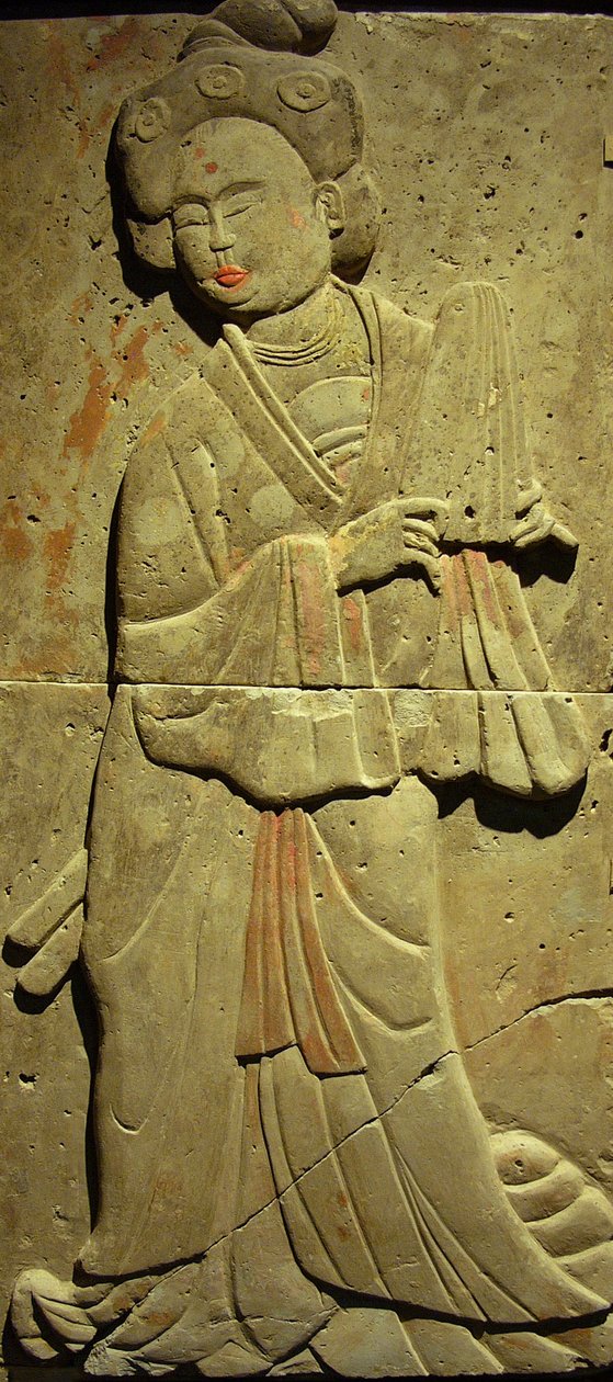 Terracota estela com músico, Dinastia Tang (618-907), descoberto na província de Shaanxi, Museu Florestal Steles em Xian. Fotografia, Leonard de Selva, China, 2006. de Tang Dynasty Chinese School