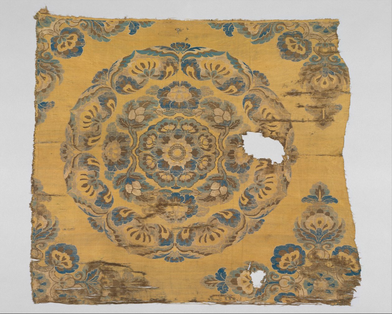 Têxtil com Medalhão Floral, c.800 de Tang Dynasty Chinese School