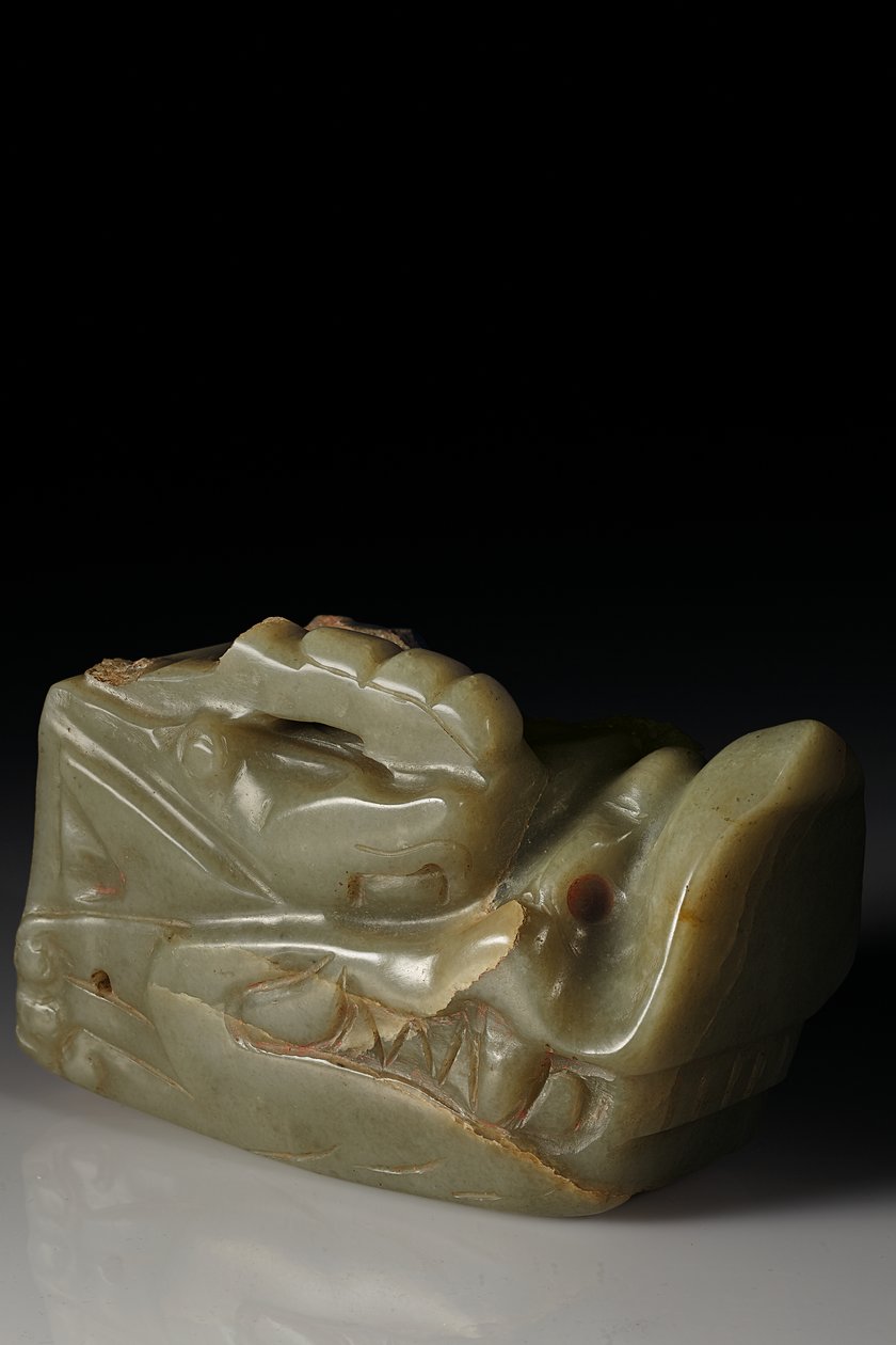 O Junkunc Jade Dragon Head (jade) de Tang Dynasty Chinese School