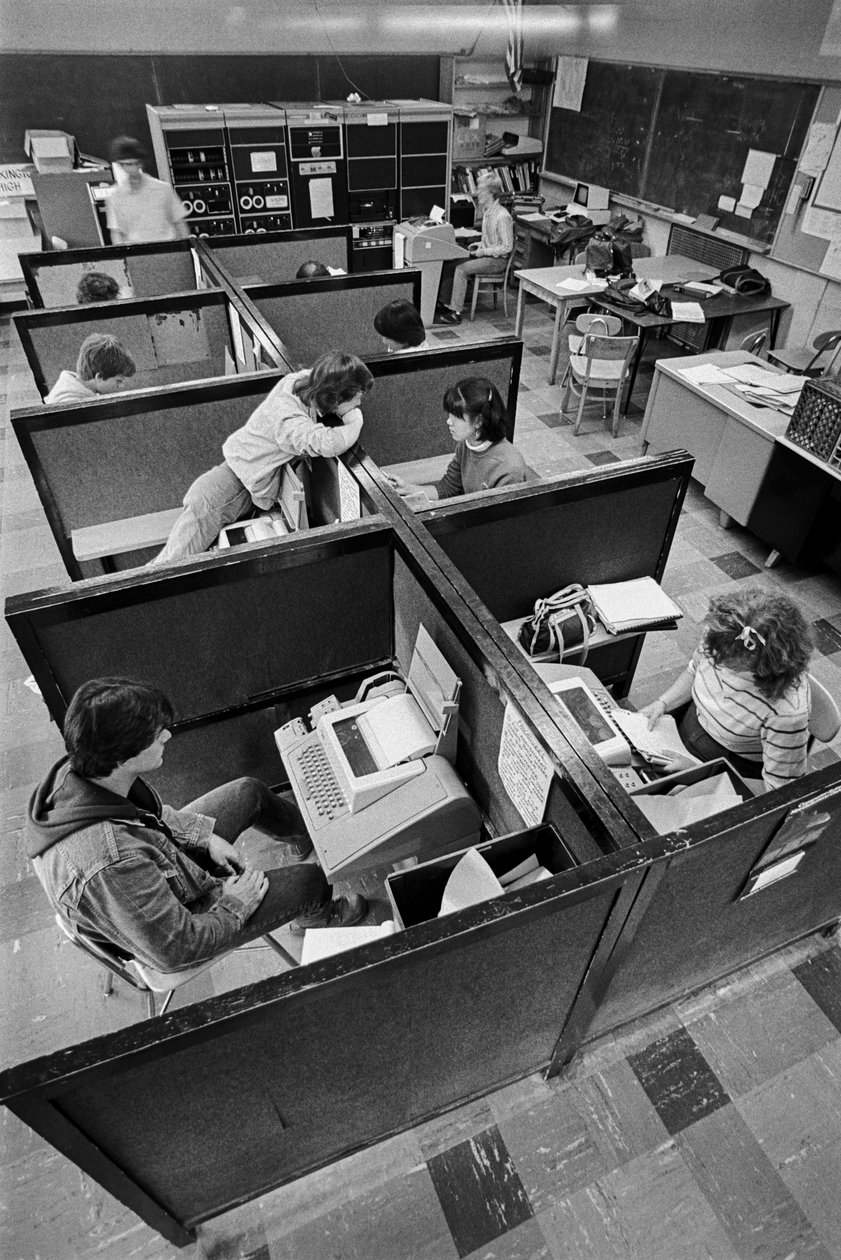 Programas de educação financiados pelo Gabinete de Avaliação Tecnológica, agência federal, para... de Ted Spiegel