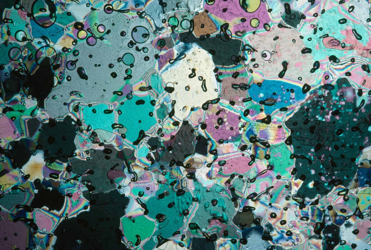 Os cristais de gelo num núcleo reflectem cores em diferentes ângulos de Ted Spiegel