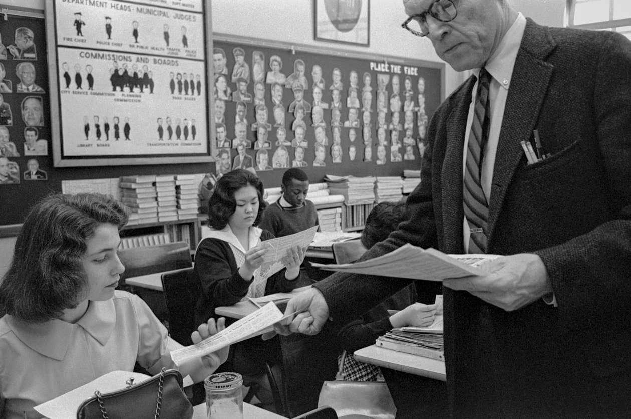 James A. Garfield High School, uma escola pública urbana em Seattle, Washington, em 1960 (foto) de Ted Spiegel