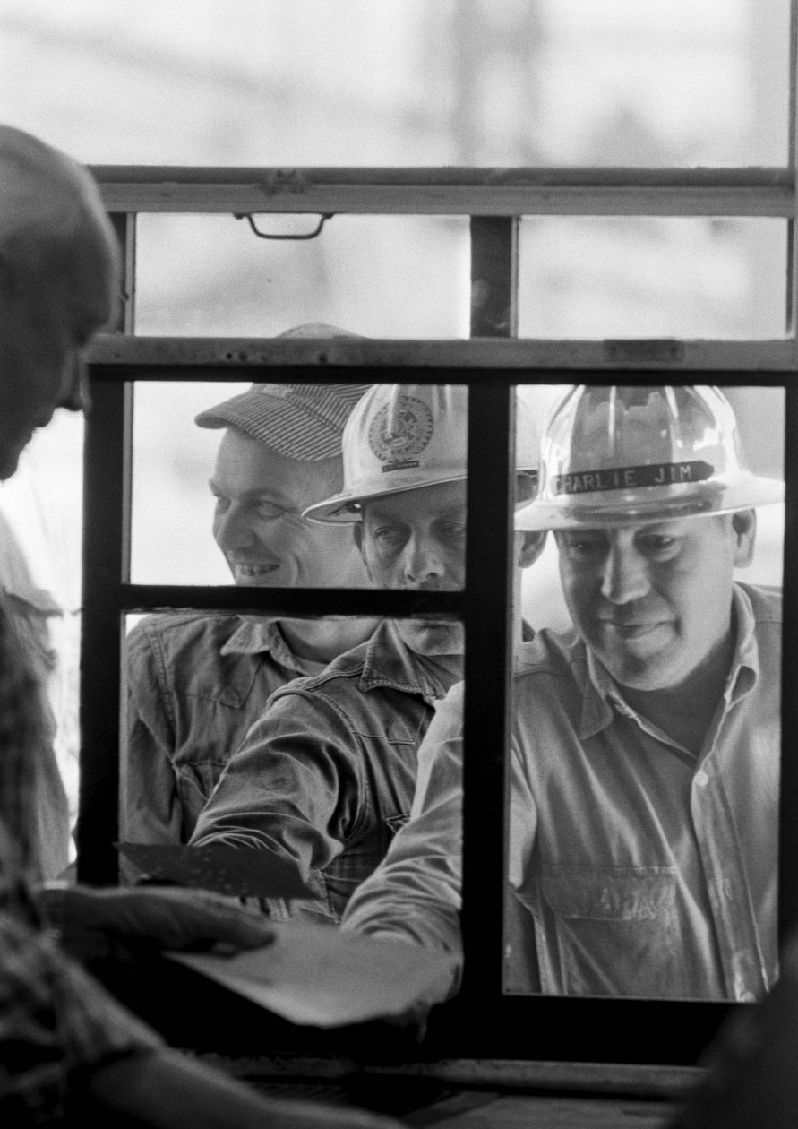 Mineradores recebem salários Mineralogistas planeiam escavação a céu aberto na mina de Morenci para... de Ted Spiegel