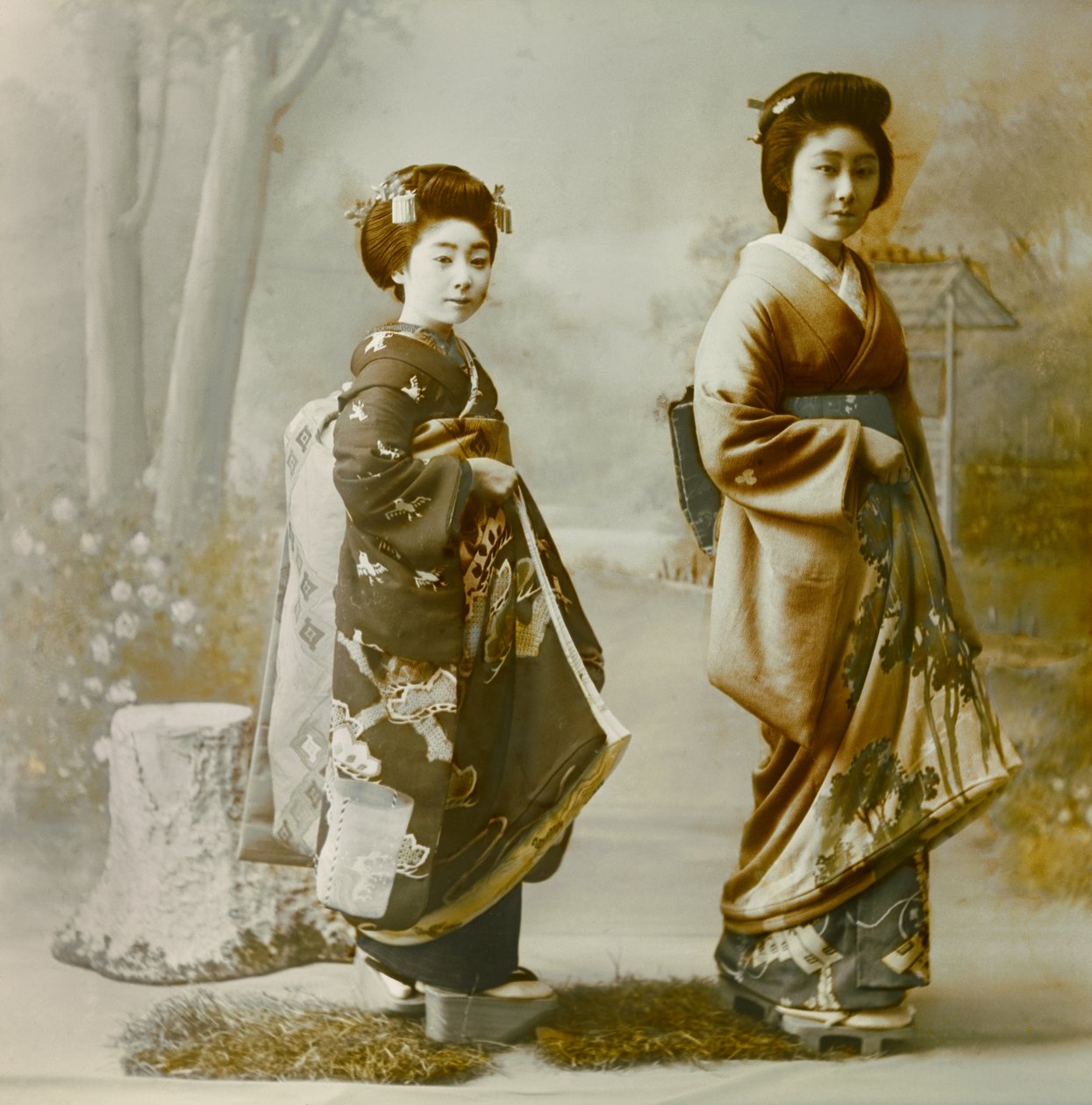 Retrato de duas jovens gueixas, cerca de 1900 - 1915 (fotografia) de Teijiro Takagi