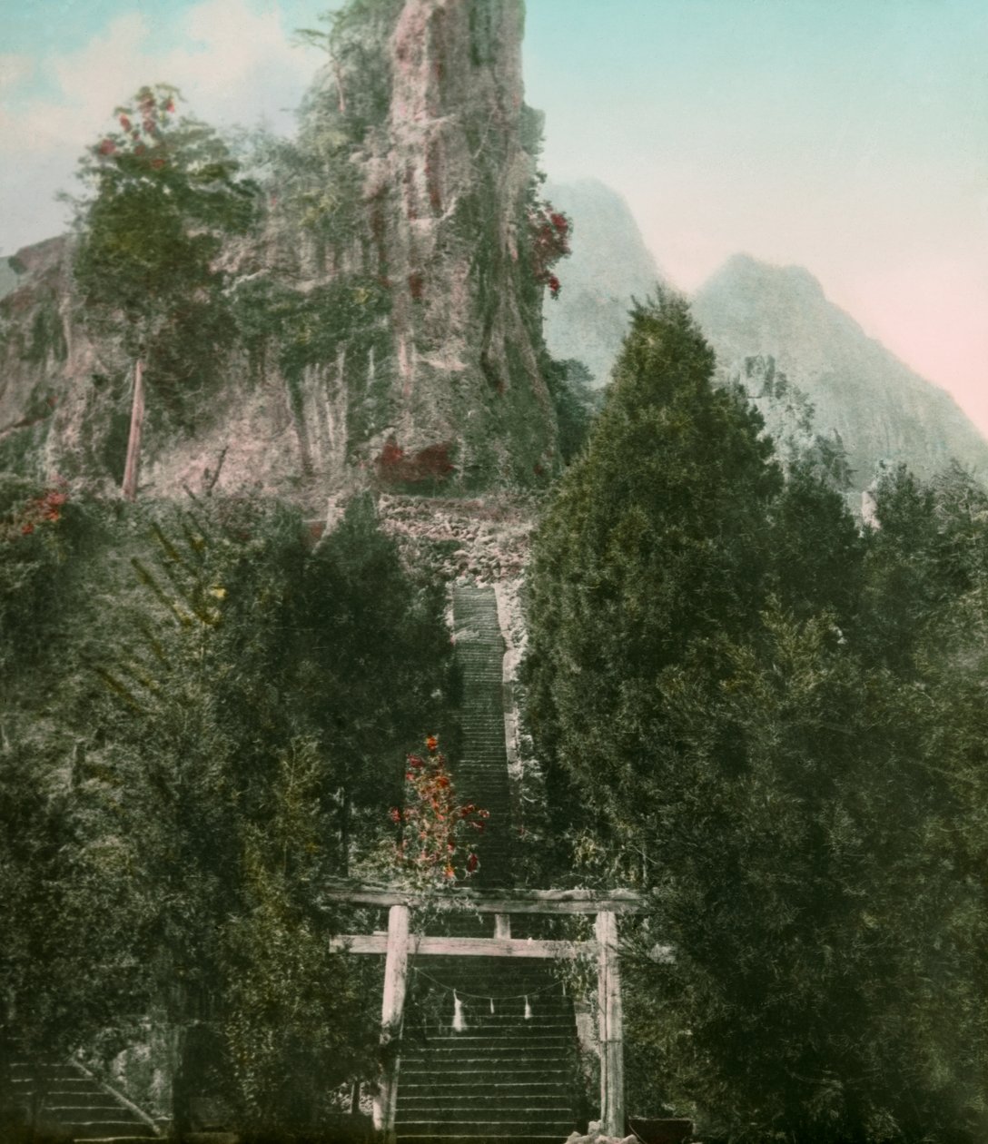 Vista do Monte Myogi na Prefeitura de Gunma, cerca de 1900 - 1915 (fotografia) de Teijiro Takagi