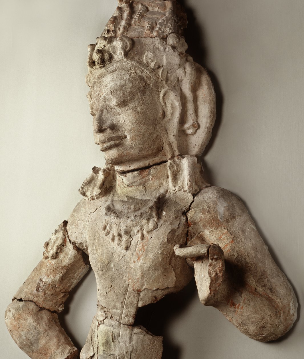 Bodhisattva de Ku Bua, Período Davaravati (terracota) de Thai School
