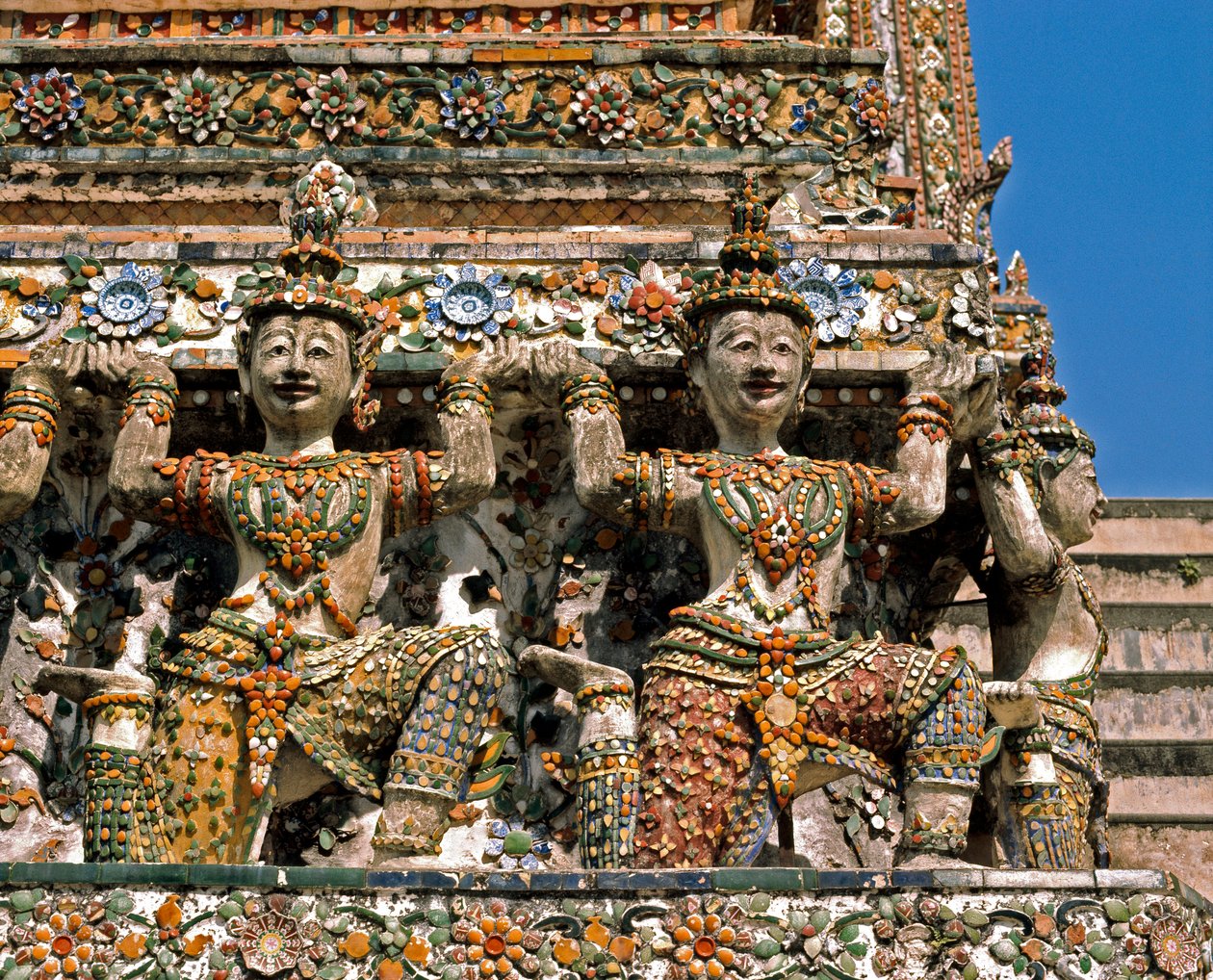 CCaryatids do templo Wat Arun de Thai School