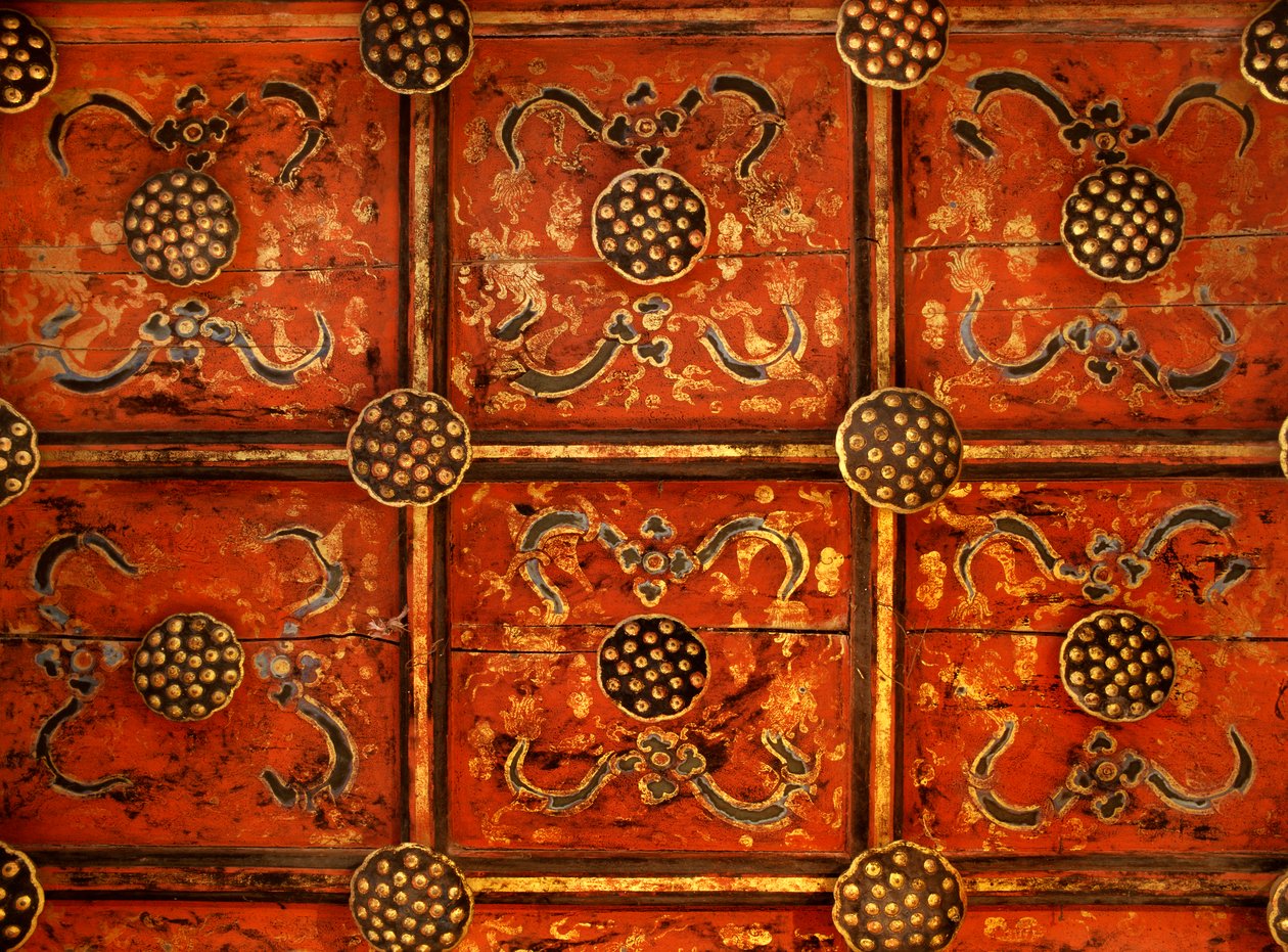 Teto da cadeira de pregação em Wat Phra That Lampang Luang de Thai School