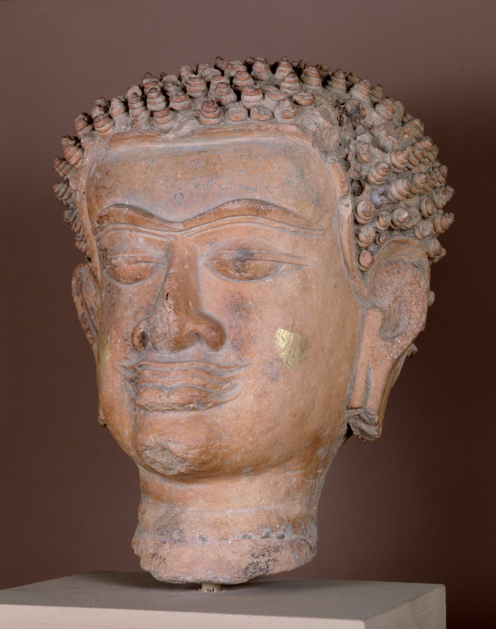 Cabeça de Buda, Reino Haripunjaya (terracota) de Thai School