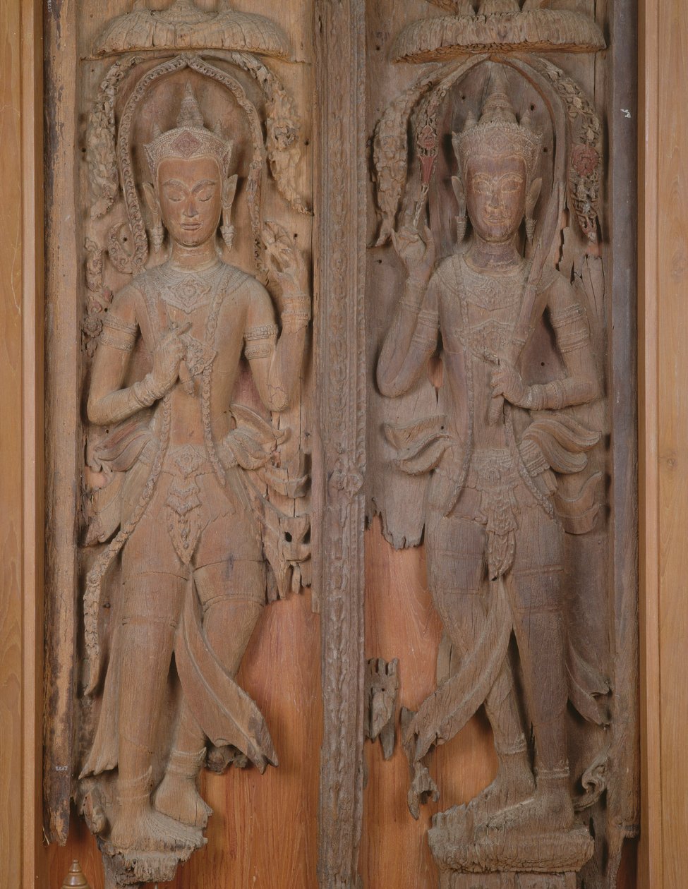 Painel de um portão com dois Deva (madeira) de Thai School