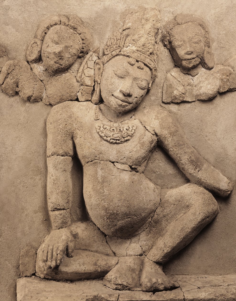 Socorro, de Chedi Chula Pathom, Escola Davaravati (estuque) de Thai School
