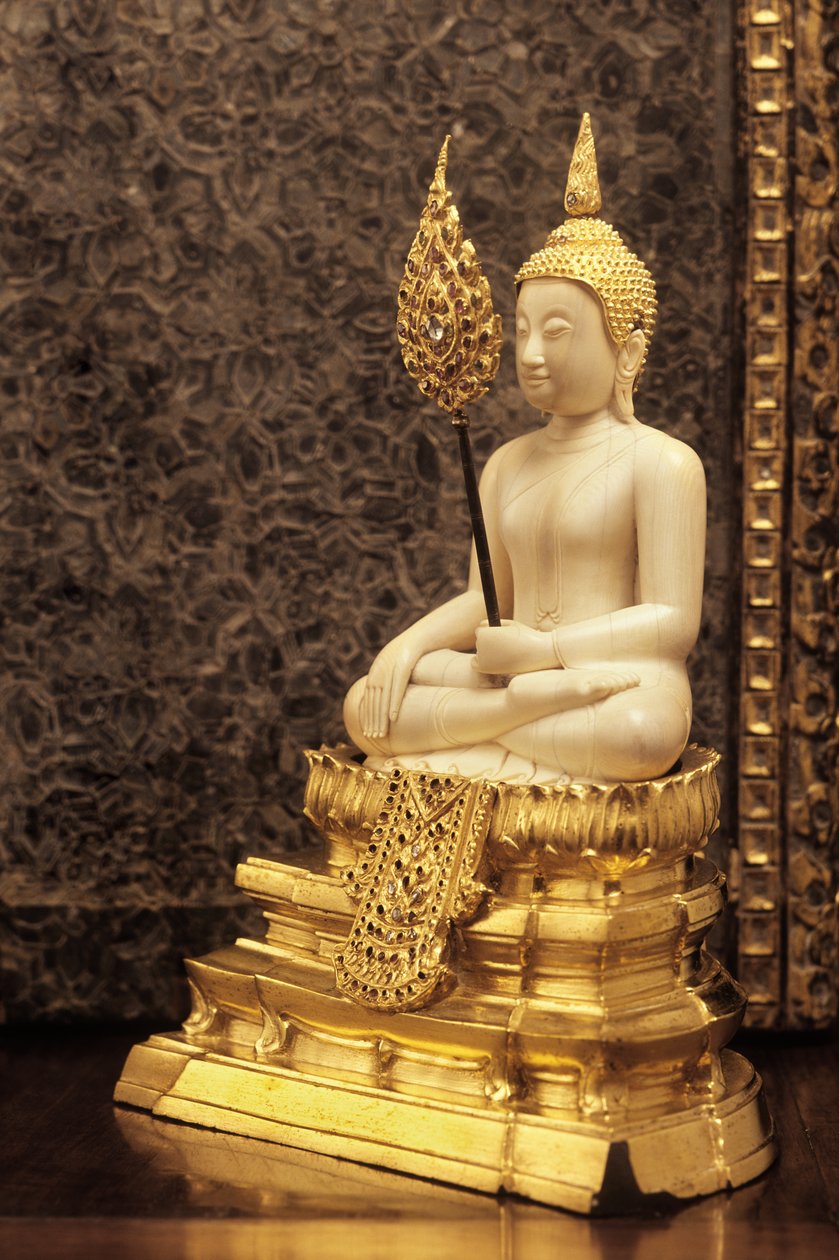 O Senhor da Vitória (marfim e ouro) de Thai School