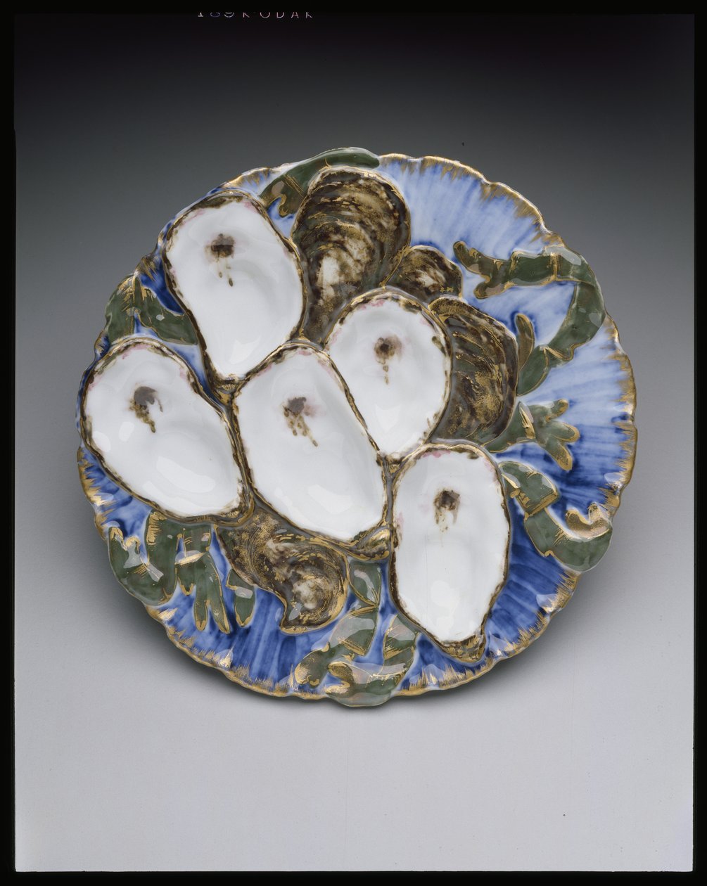 Prato de ostras do serviço da Casa Branca Rutherford B. Hayes, projetado em 1879 (porcelana e esmalte) de Theodore Russell Davis