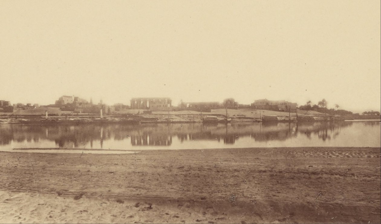 (Visão geral de Luxor tirada do banco oposto) de Théodule Devéria