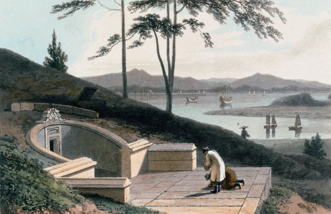 Tumba chinesa com duas pessoas de fora da entrada de pedra, de "Uma viagem pitoresca à Índia, no caminho da China", 1810 de Thomas und William Daniell