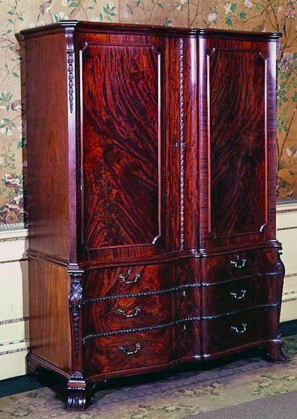 Guarda-roupa esculpido, 1766 (mogno) de Thomas Chippendale