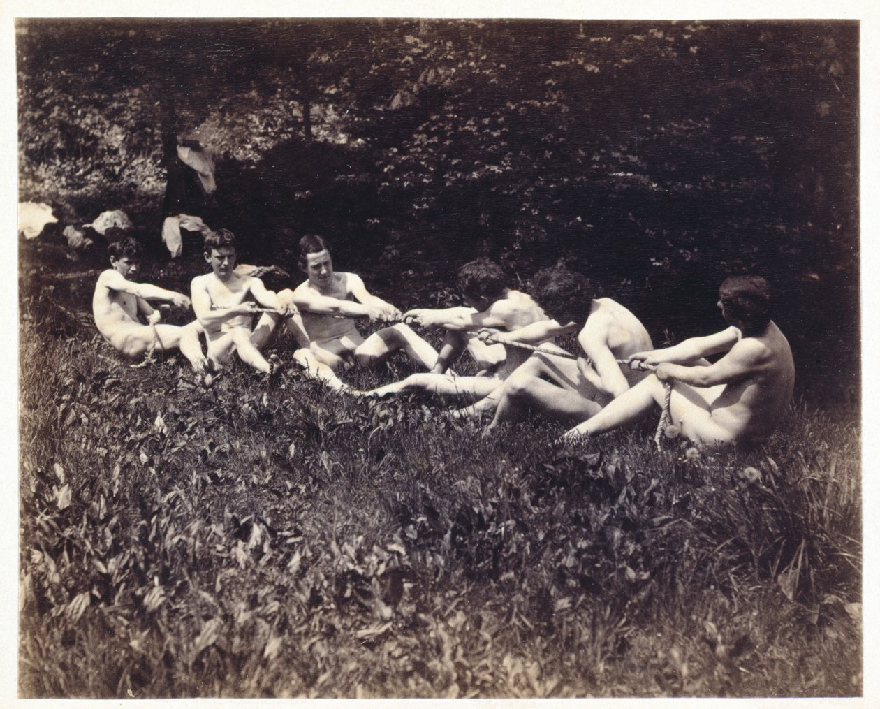 Nus masculinos em um cabo-de-guerra sentado, c.1883 (impressão de albume) de Thomas Eakins