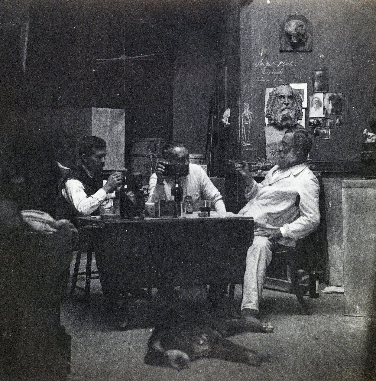 Samuel Murray, Thomas Eakins e William O&39;Donovan em Eakins Chestnut Street Studio, c.1891-2 (impressão em platina) de Thomas Eakins