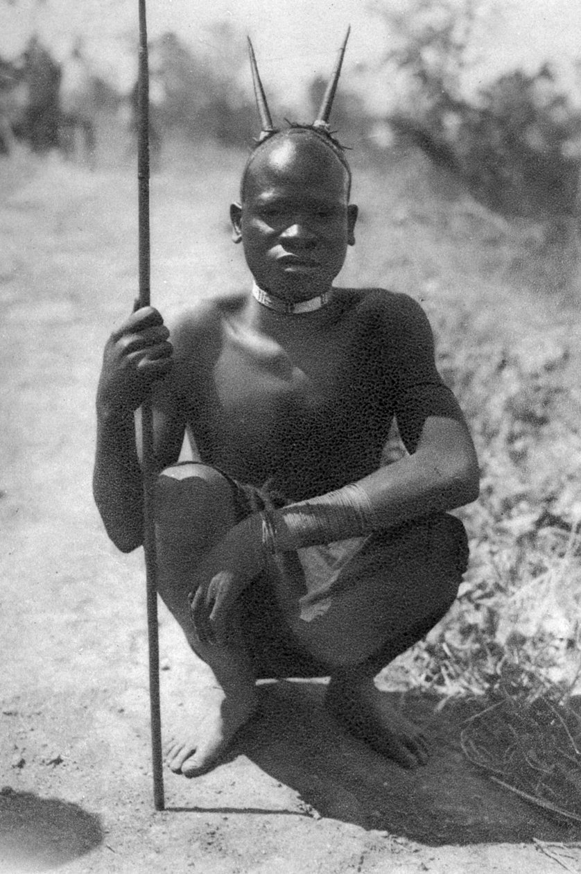 Um menino com chifres, de Abercorn a Tukuyu, Tanganica, 1925 1927 de Thomas A. Glover