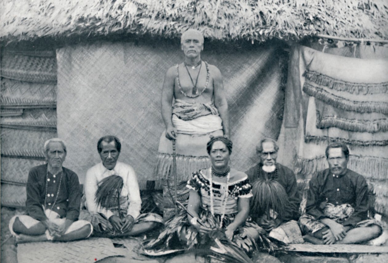 Um grupo de samoanos, incluindo o conhecido rebelde Mataafa Iosefo, a figura de pé, 1902 de Thomas Andrew