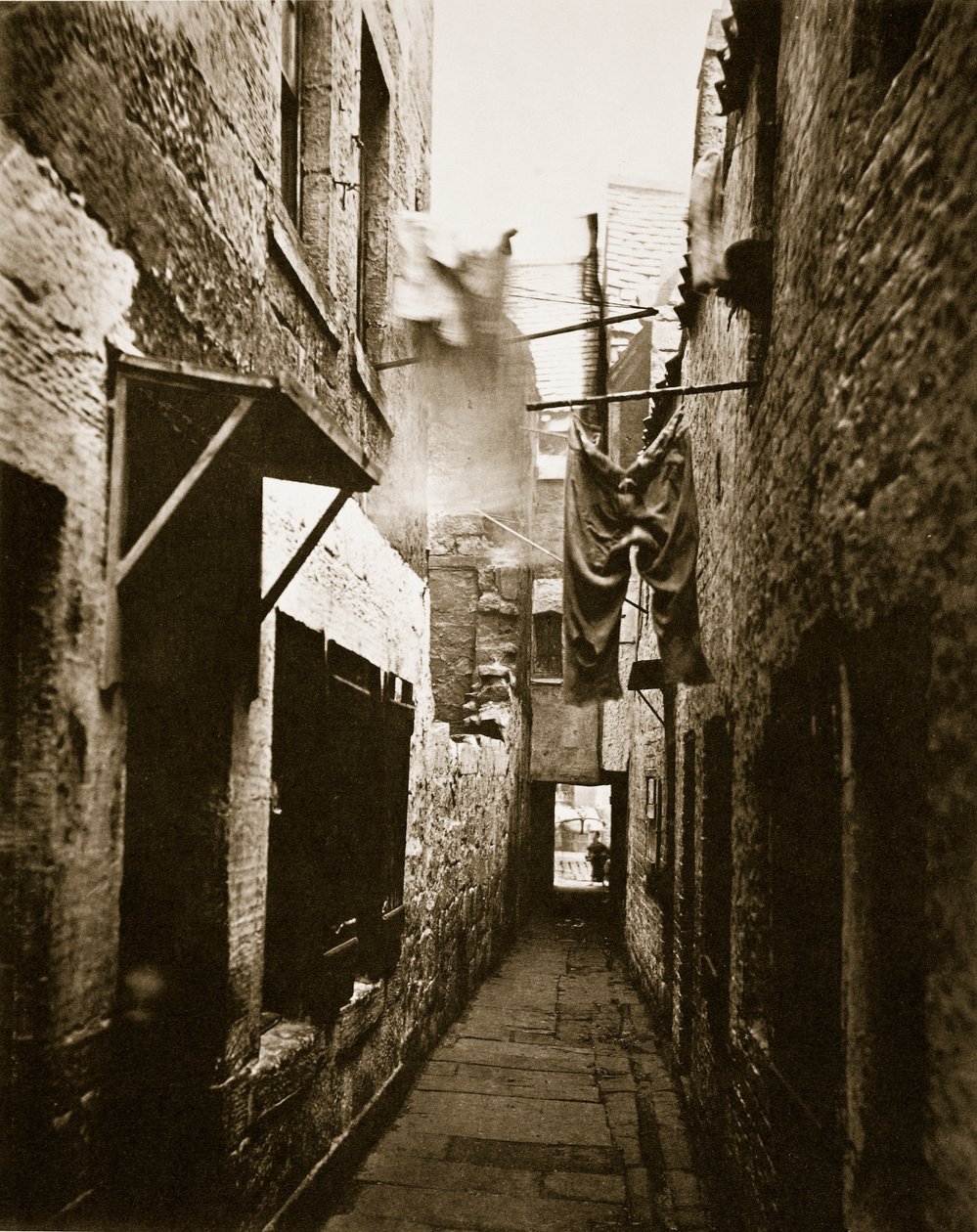 Close, 101 High Street, Glasgow, cerca de 1887 de Thomas Annan