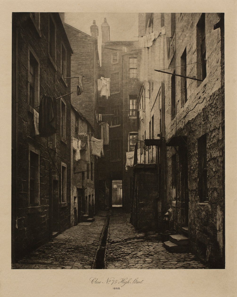 Pátio, n.º 75 da High Street (Glasgow) de Thomas Annan