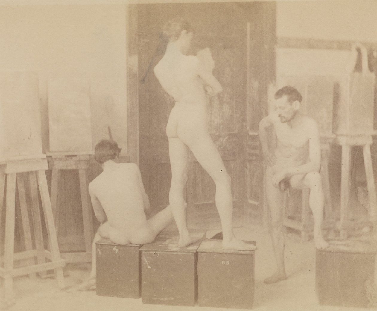[Três modelos nus num estúdio de pintura]. de Thomas Eakins
