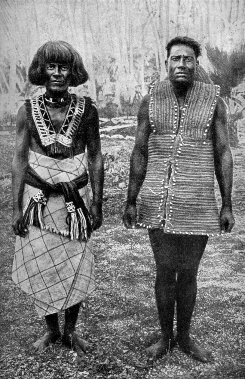 O traje cerimonial da guerra e a cintura cotidiana, Ilhas Gilbert, 1922 de Thomas McMahon