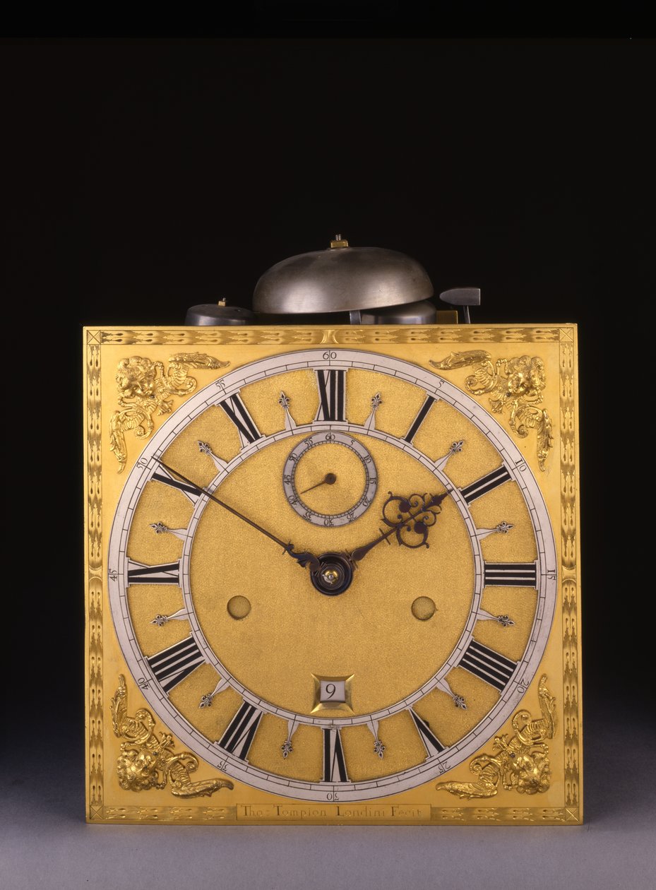 Detalhe de um impressionante relógio de caixa longa de um mês romano Carlos II, 1675 de Thomas Tompion