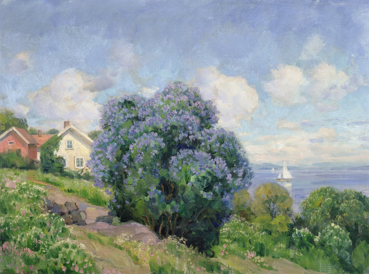 Paisagem de verão com arbusto lilás, casa e barco à vela (óleo sobre tela) de Thorolf Holmboe