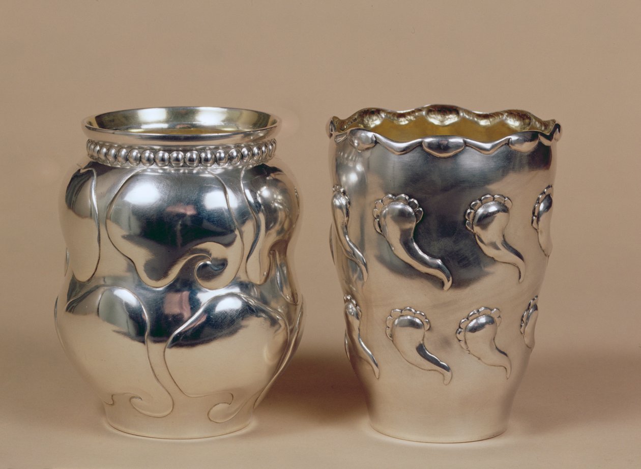 Copos com decoração repuxa, marcas de Copenhaga, 1899 (prata e dourado) de Thorvald Bindesboll