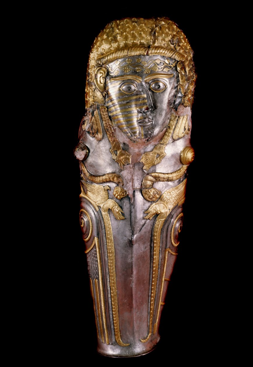 Trácia de arte: cnemida de ouro e prata para a protecção da canela. Do tesouro de Vratza chamado Moguilanskata Moguila. 380-350 AC. Museu Departamental Histórico de Vratza. Bulgária de Thracian Thracian