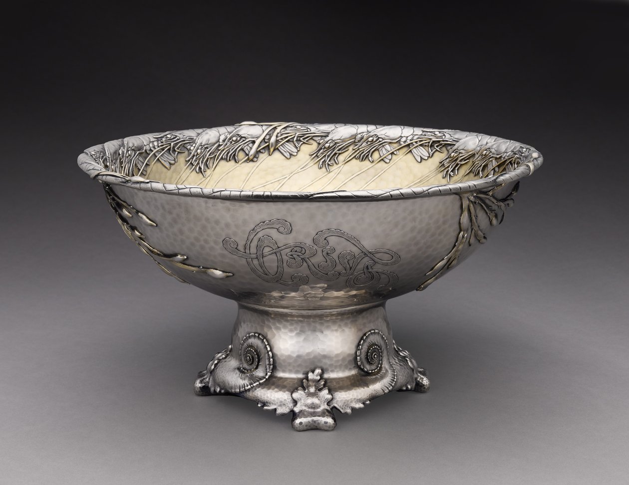 Punch Bowl, Tiffany and Company, 1884 (prata esterlina com dourado) de Tiffany and Company Tiffany and Company
