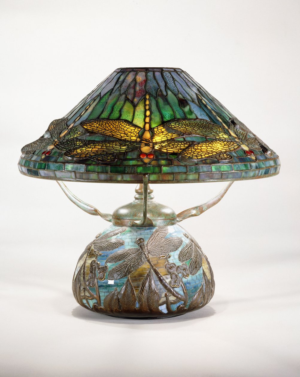 Um abajur de mesa dragon-fly da Tiffany Studios de Tiffany and Company