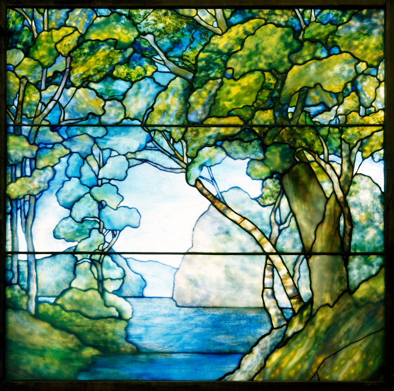 Janela de paisagem mostrando uma passagem para o mar de Tiffany and Company