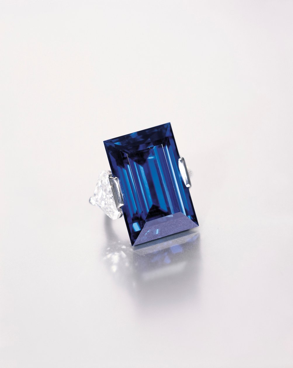 The Rockefeller Sapphire (diamantes, safira e platina) de Tiffany and Company