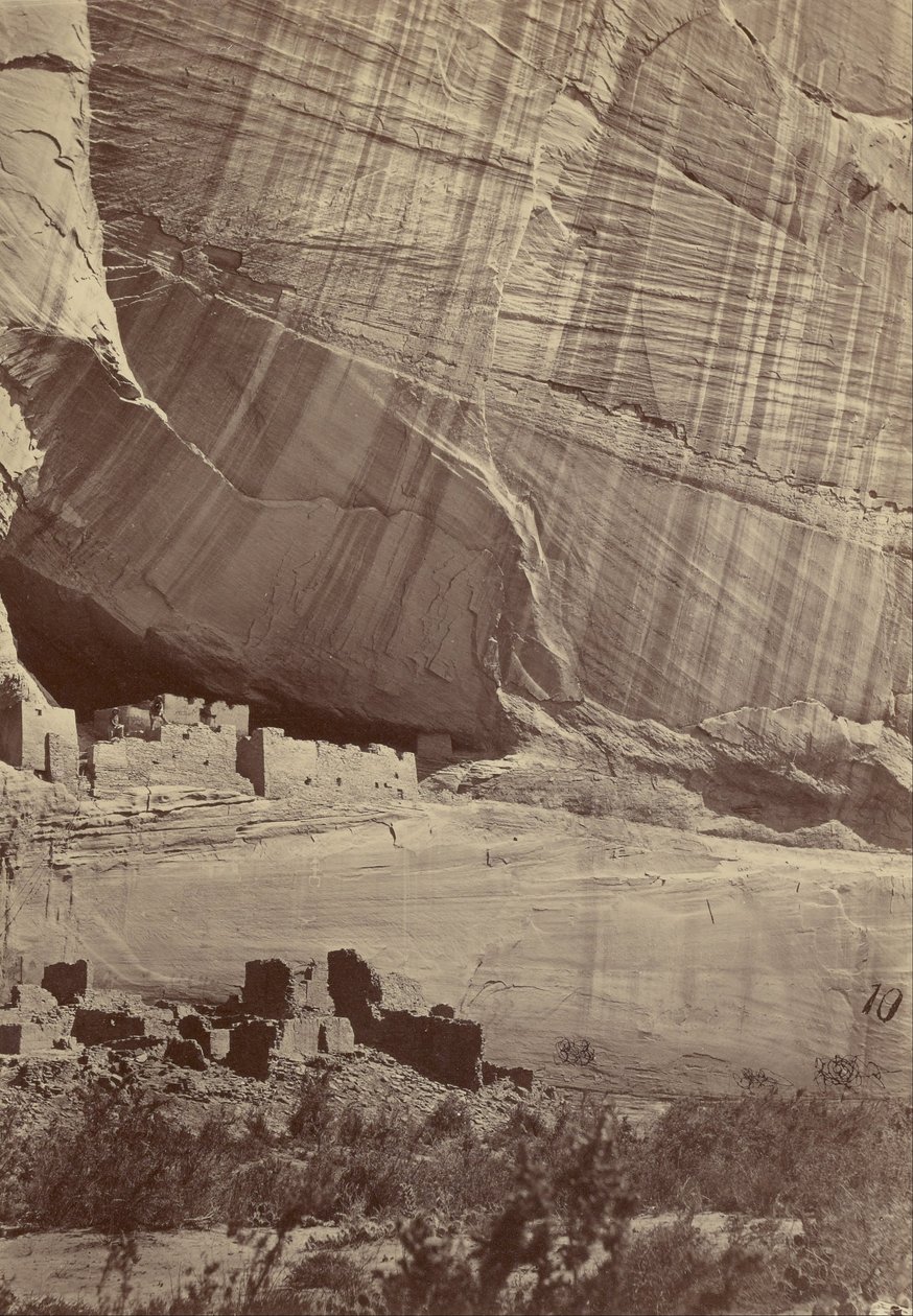 Ruínas antigas no Cañon de Chelle, Novo México de Timothy H. OSullivan