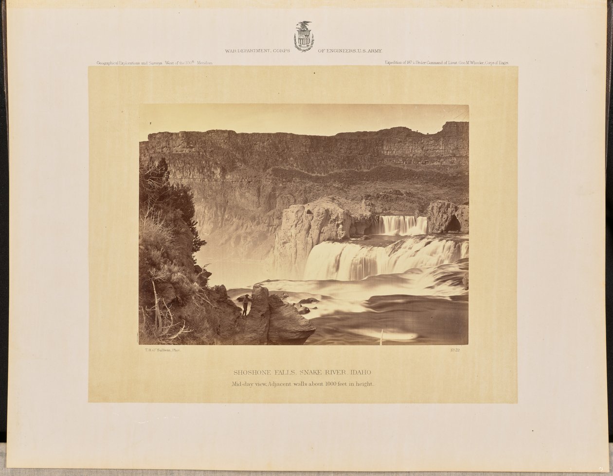 Cataratas Shoshone, rio Snake, Idaho. Vista ao meio-dia, paredes adjacentes com cerca de 1000 pés de altura de Timothy H. O