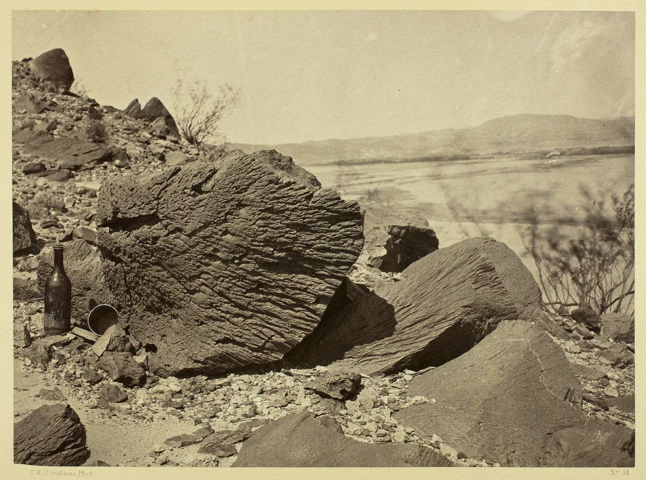 Rocha esculpida pela deriva de areia, abaixo da Rocha da Fortificação, Arizona de Timothy O