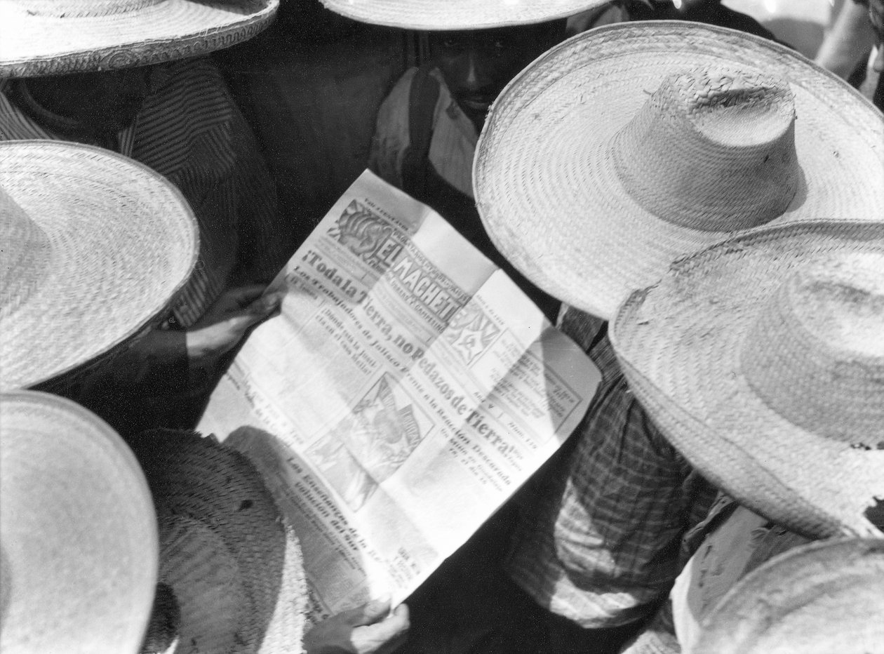 Camponeses lendo El Machete, Cidade do México, 1929 de Tina Modotti