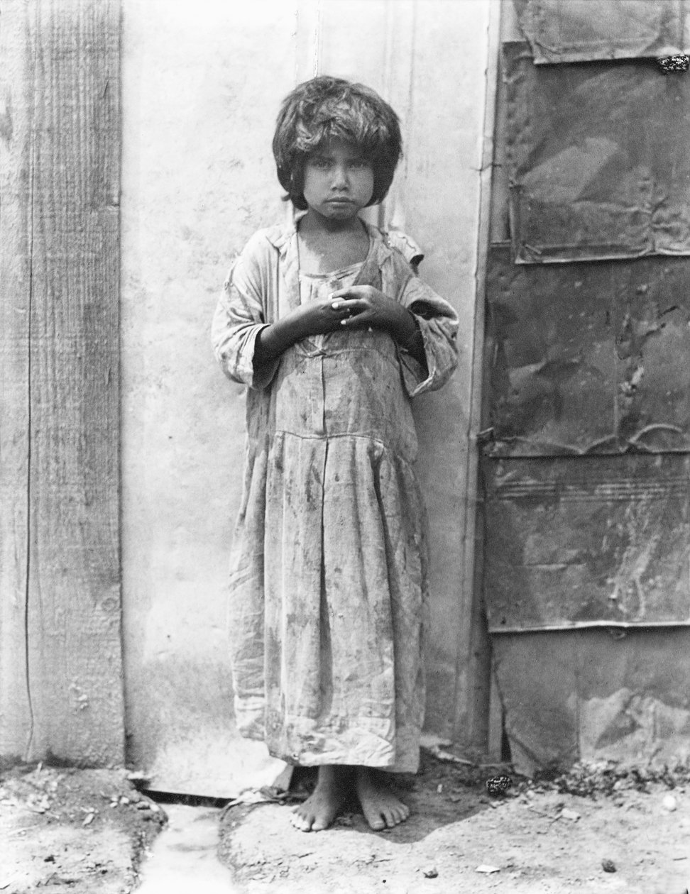 Menina na “Colonia de Bolsa”, Cidade do México, 1928 de Tina Modotti