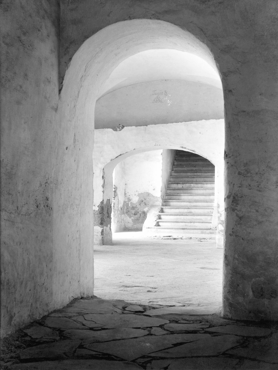 No Convento de Tepotzotlan, México, 1924 de Tina Modotti