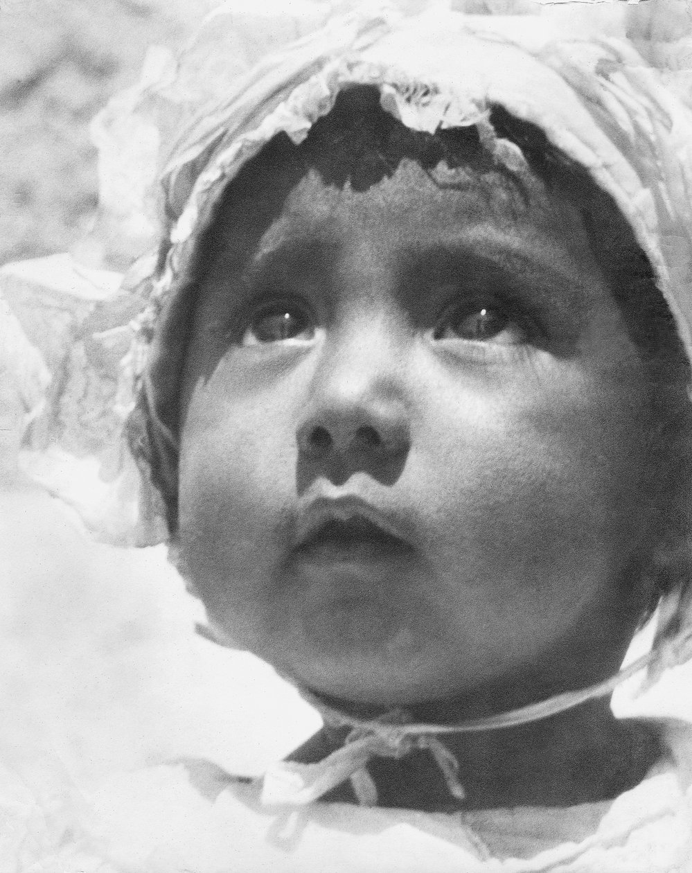 Lupe Rivera Marin, primeira filha de Diego Rivera e Lupe Marin, Cidade do México, 1924 de Tina Modotti