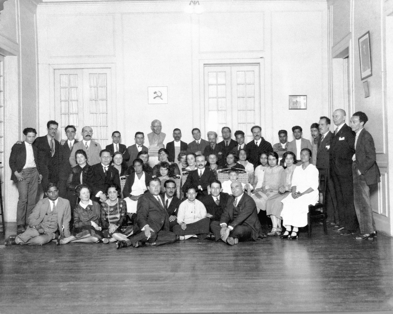Recepção na Embaixada da União Soviética, Cidade do México, 1926 de Tina Modotti