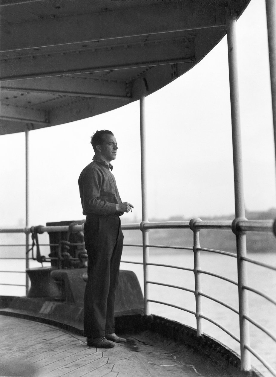 Vittorio Vidali durante uma viagem perto de Moscou, União Soviética, 1930 de Tina Modotti