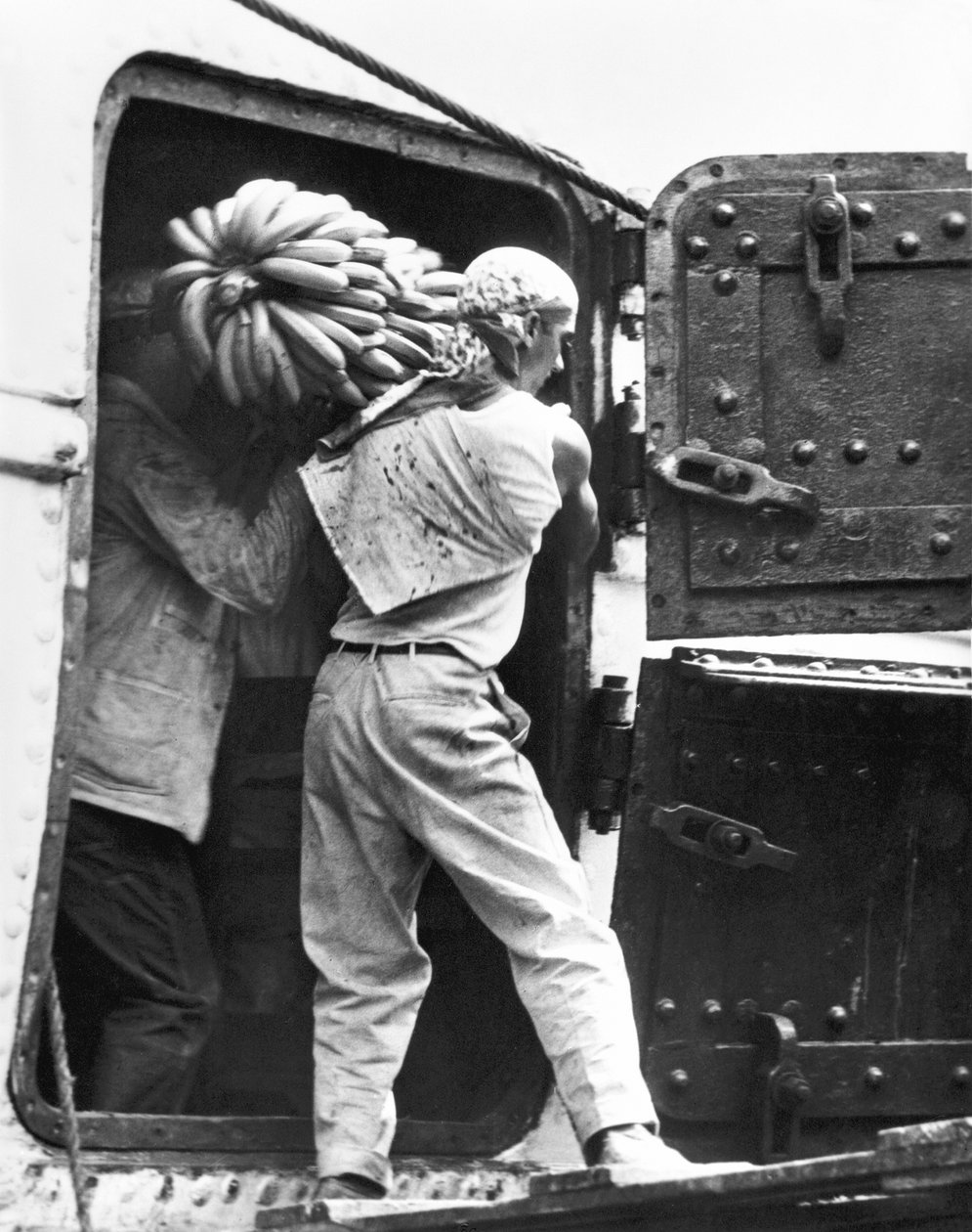 Trabalhadores carregando Bananas, Veracruz, 1927 de Tina Modotti